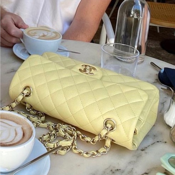 CHANEL Timeless Classic Flap Double Flap bag in Yellow Caviar Leather Medium - Picture 4 of 16